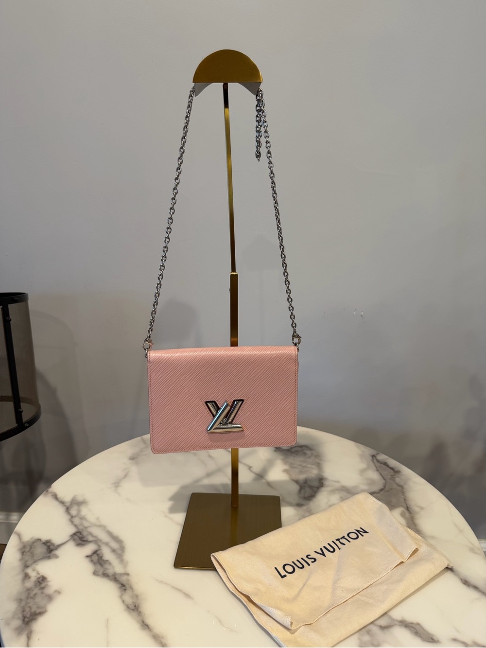 LOUIS VUITTON
Epi Twist Belt Chain Wallet Rose